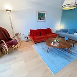 Calme Avec Balcon Prive & Vue Sur *