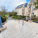 Calme Avec Balcon Prive & Vue Sur