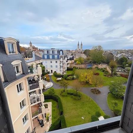 Calme Avec Balcon Prive & Vue Sur *