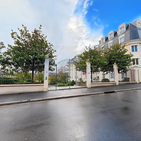 Calme Avec Balcon Prive & Vue Sur *