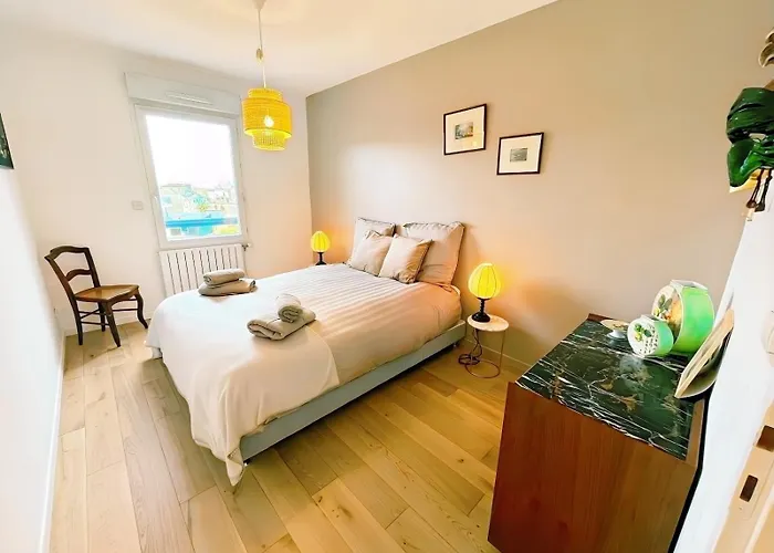 Calme Avec Balcon Prive & Vue Sur *