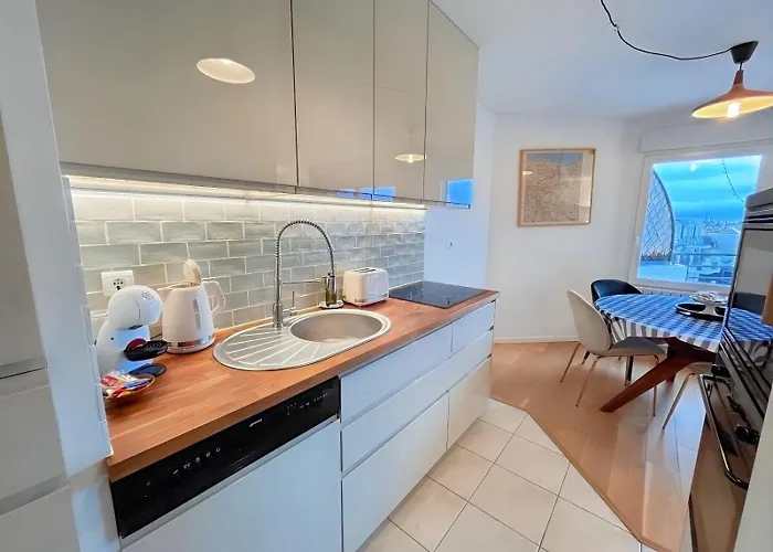 Calme Avec Balcon Prive & Vue Sur *