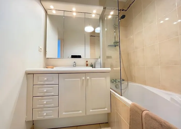 Calme Avec Balcon Prive & Vue Sur